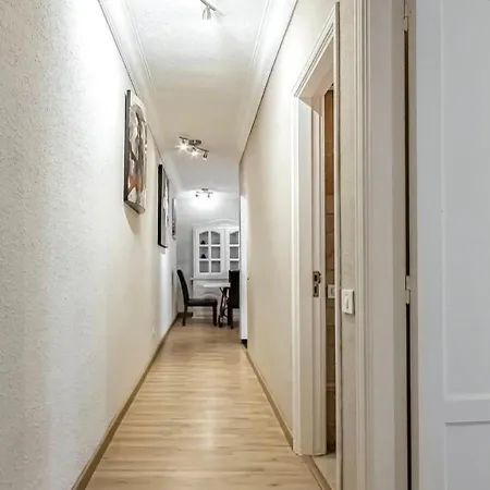 아파트 Cozy 2-bedroom Near - Gigantes