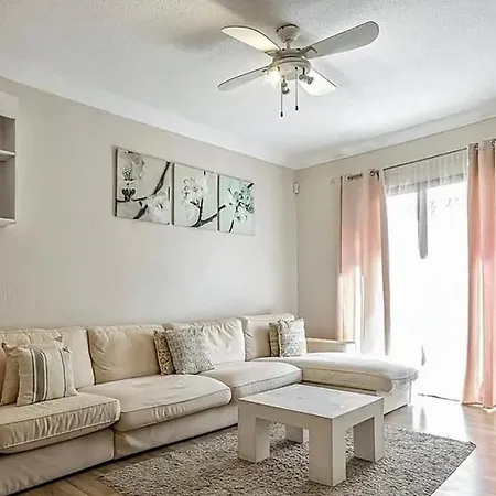 Daire Cozy 2-bedroom Near - Gigantes *