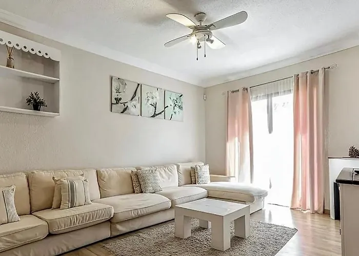 Daire Cozy 2-bedroom Near - Gigantes *