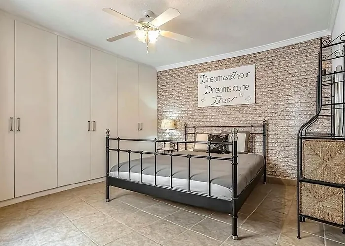 Cozy 2-bedroom Near - Gigantes Daire
