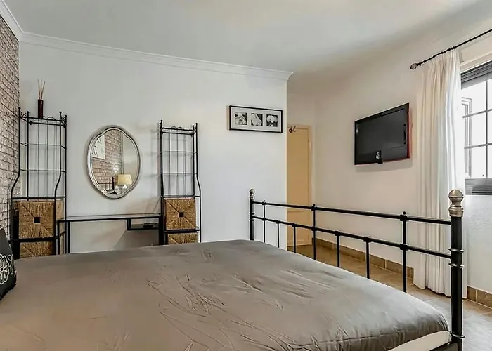 Daire Cozy 2-bedroom Near - Gigantes *