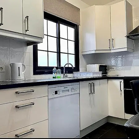 Cozy 2-bedroom Near - Gigantes